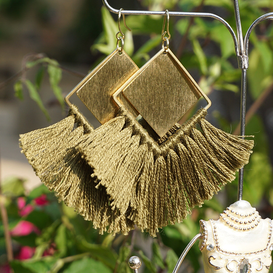 Gold Tableau Tassel In Olive (Large)